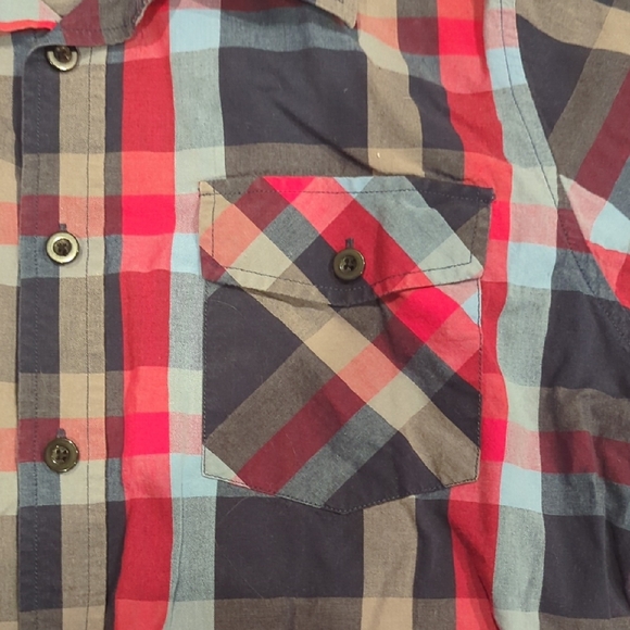 Casual Plaid Button-Down Shirt in Blue and Red - Picture 3 of 3
